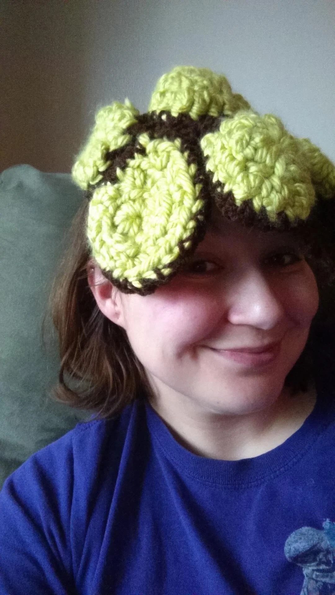 Person wearing a green and black crocheted hat
